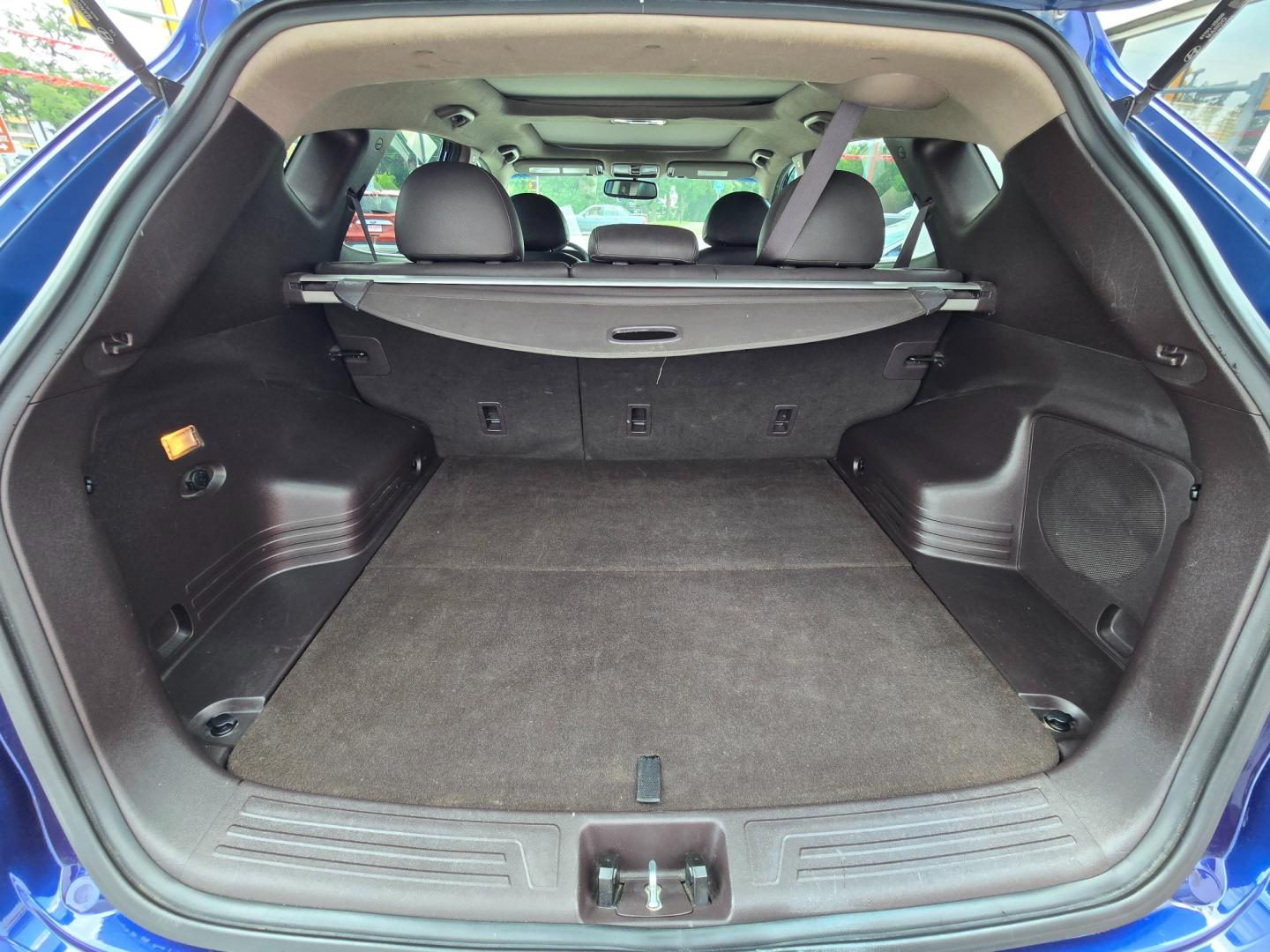 2013 Blue Hyundai Tucson Limited 2WD (KM8JU3AC4DU) with an 2.4L L4 DOHC 16V engine, 6-Speed Automatic transmission, located at 503 West Court, Seguin, TX, 78155, (830) 379-3373, 29.568621, -97.969803 - Photo#7